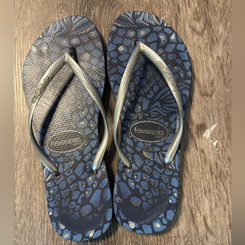 Havaianas Blue Patterned Slim Flip Flops with Metallic Straps Size 7/8